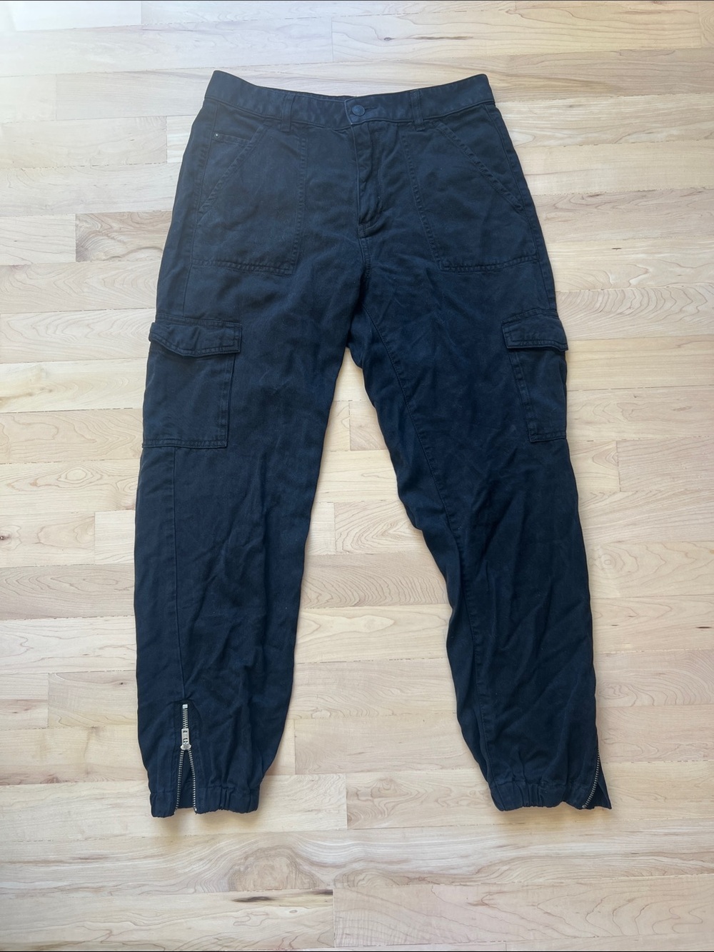 Woman’s Guess Black Cargo Jogger Pants